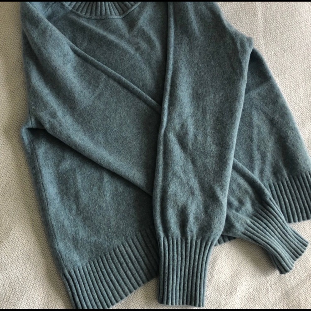 Everlane cashmere sweater